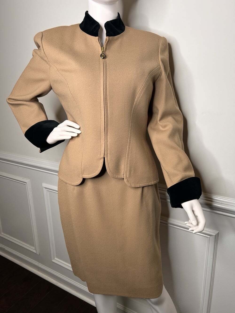 Vintage Christian Dior Women’s 2pc. Suit, Tan, With Blk. Trim, Sz.12, Circa 90’s - Picture 8 of 16